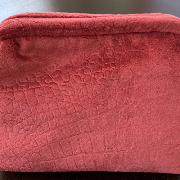 NWT Anthropologie Mollie croco velvet clutch - Picture 3 of 7
